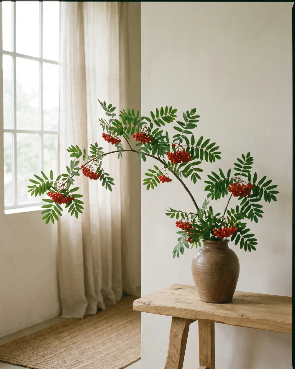 Eberesche styliert im Wohnraum