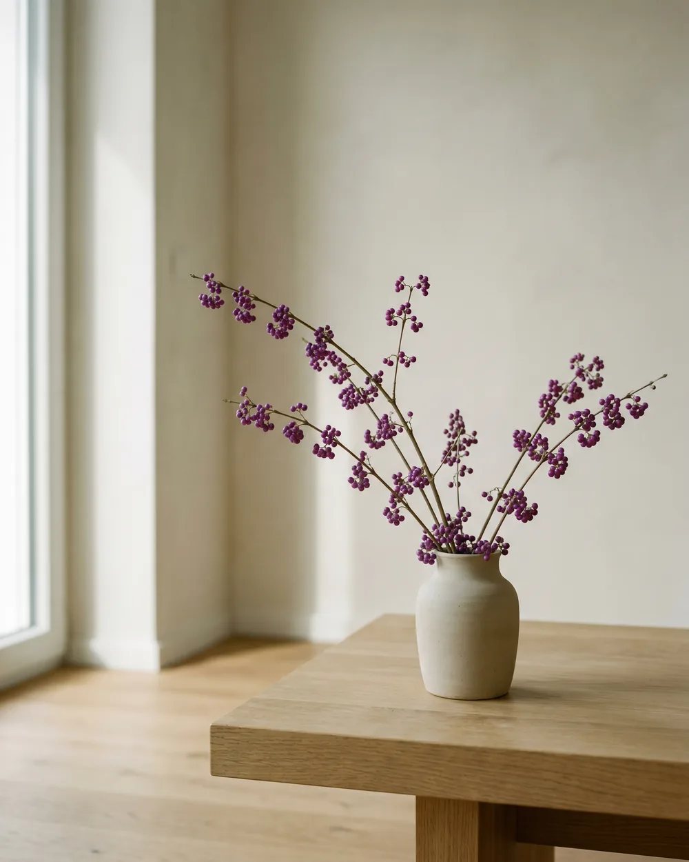 Perlmuttstrauch styliert im Wohnraum