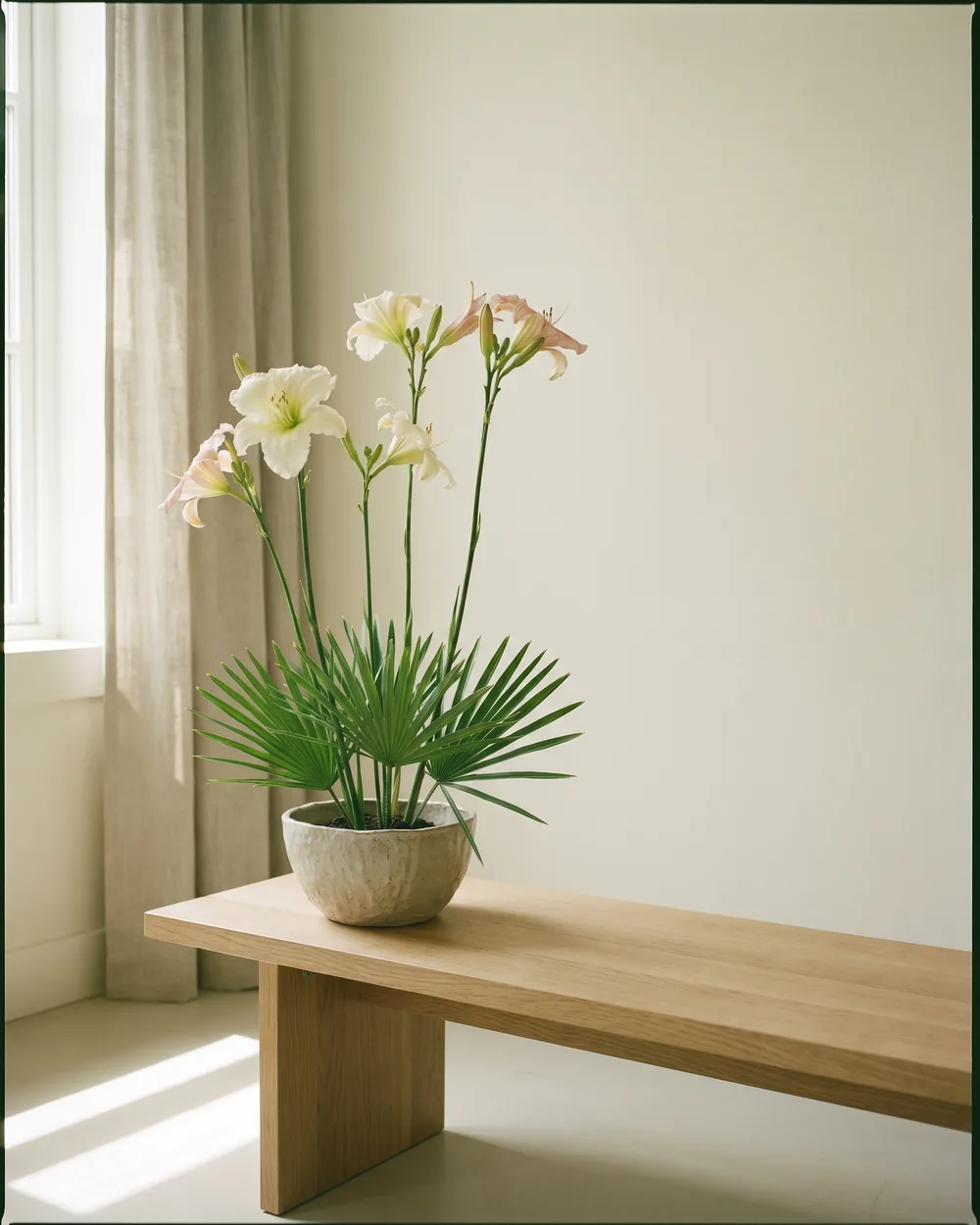 Taglilie styliert im Wohnraum